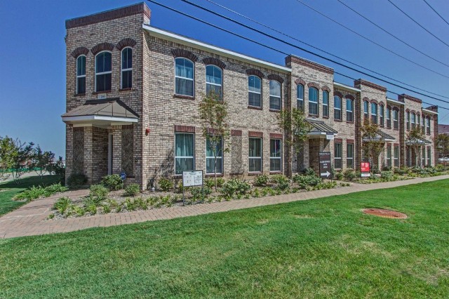 Uptown Village Townhomes For Sale - Lewisville, TX