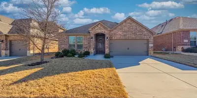 JUST REDUCED: DR Horton Home For Sale at 2933 Crossbow Lane in Buffalo Ridge Celina, TX 