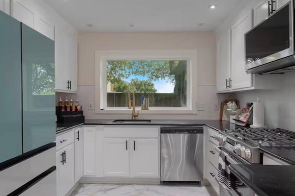 JUST LISTED: Fully Furnished Executive Home For Rent in Dallas, TX at 9003 Villa Park Circle