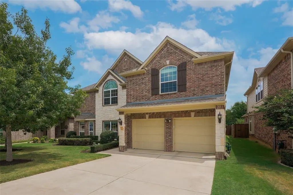 Luxury Home For Sale in Denton, TX - 8313 Bishop Pine, Preserve at Pecan Creek
